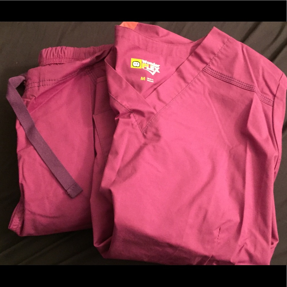 WonderWink Wonderflex Raspberry Scrub Set